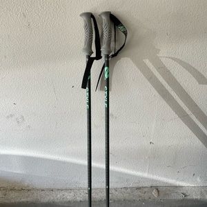 Skiing poles
